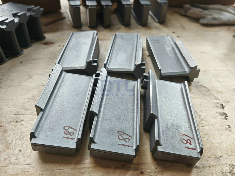 Cast Blade with material Cr21Mo 1.jpg